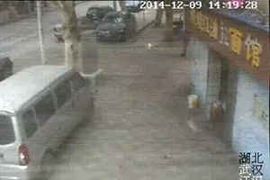 10、细黑白条纹异常